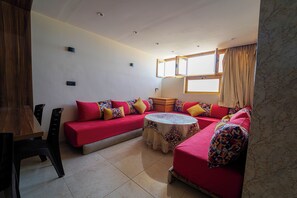 Living area - Amazing 2-bedroom apartment in Anza (Anza)