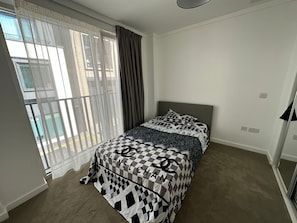 1 bedroom, iron/ironing board, WiFi - Hidden Gem (London)