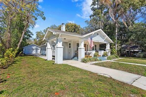 Exterior - 2BR Spacious Lux House in Tampa (Tampa)