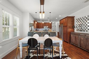 Dining - 2BR Spacious Lux House in Tampa (Tampa)