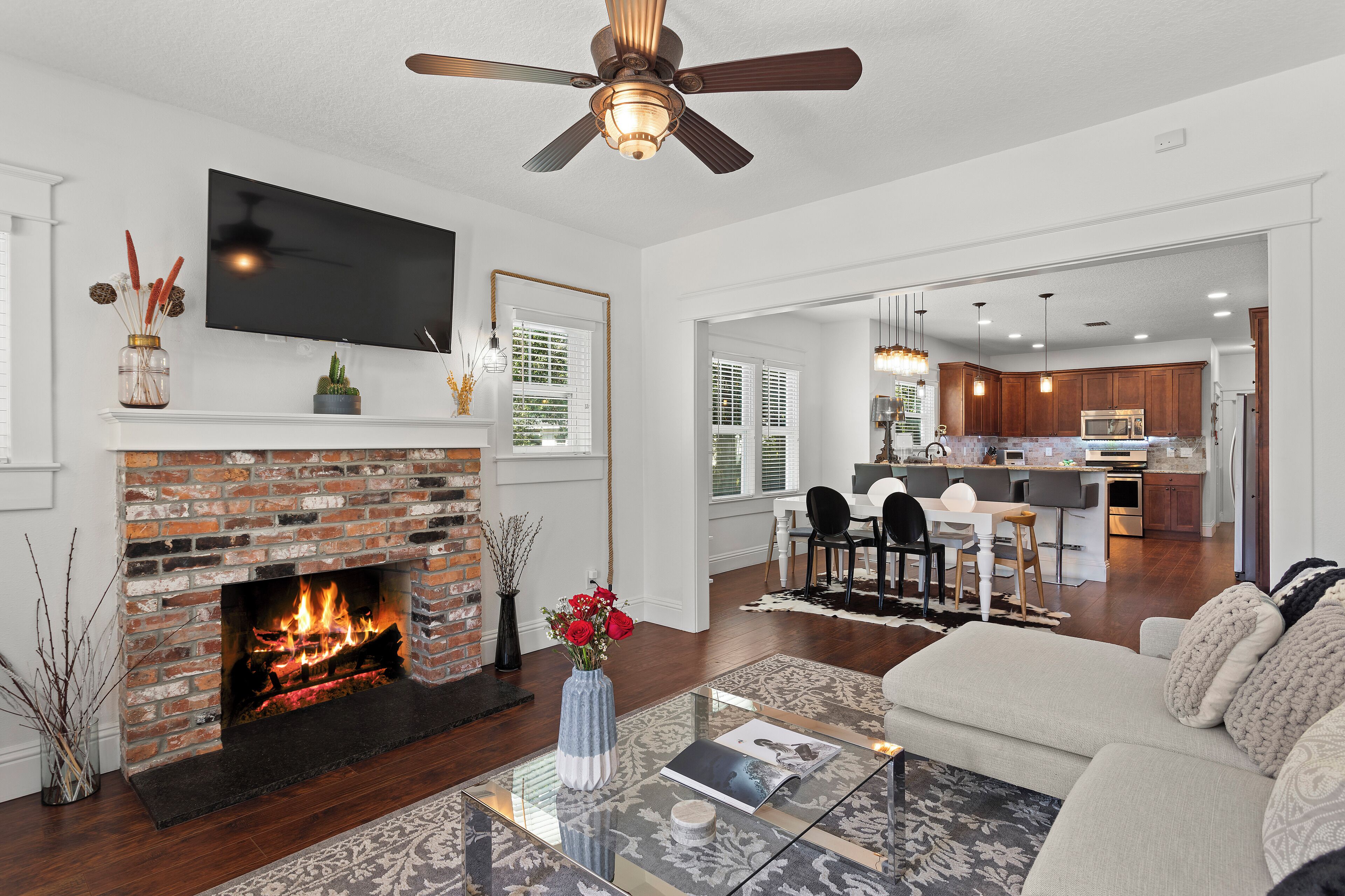 Télévision, cheminée