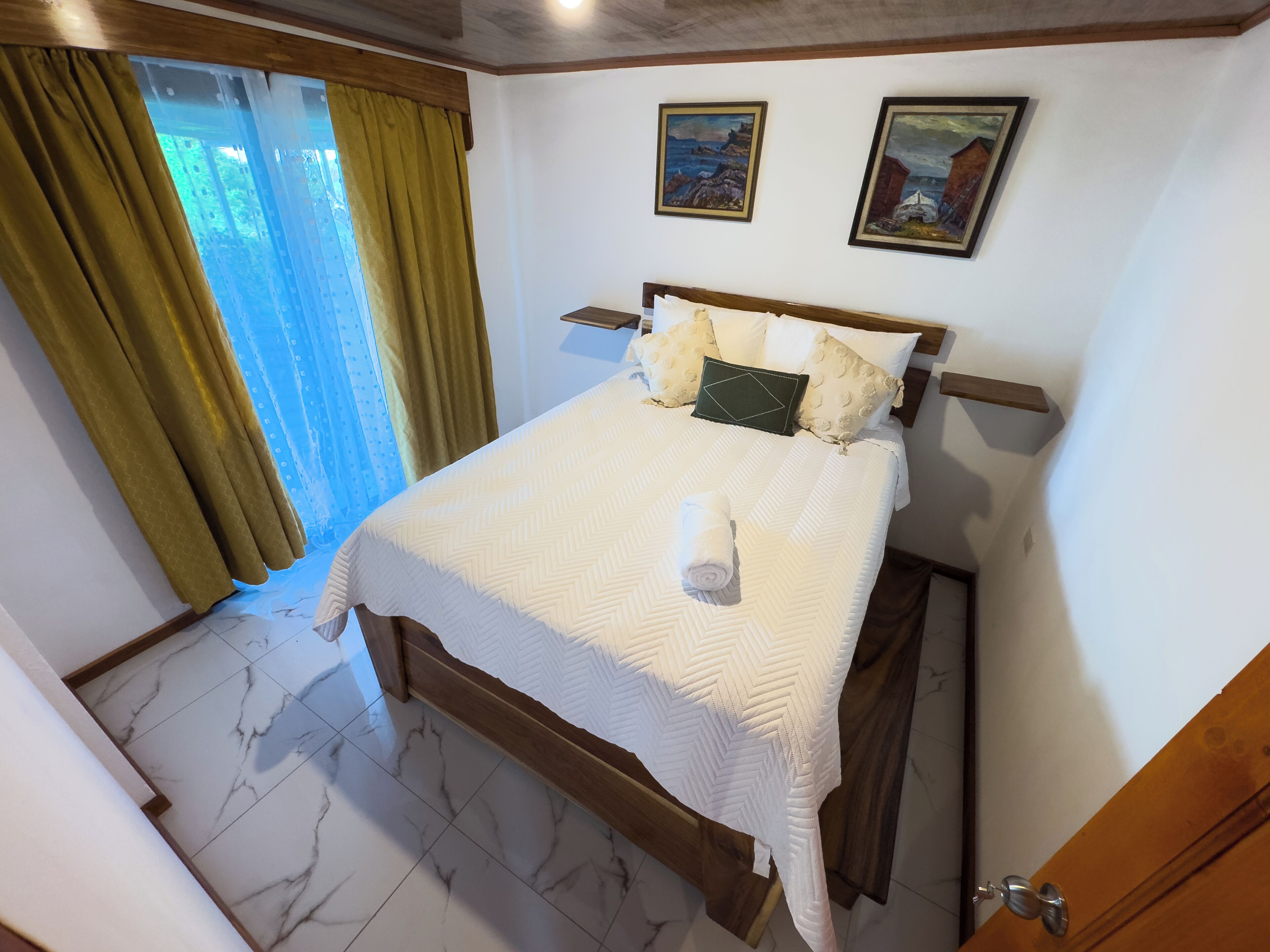 2 habitaciones, internet y ropa de cama 