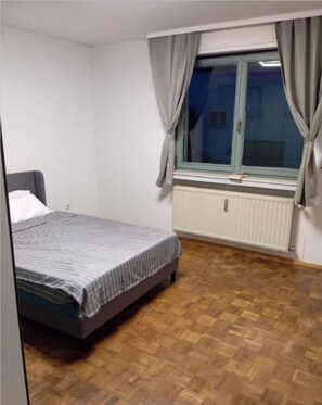2 Schlafzimmer, Bügeleisen/Bügelbrett, WLAN, Bettwäsche