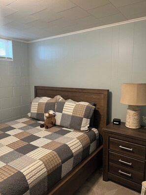 2 عدّة غرف نوم ومكتب ومكواة/لوح كي وواي فاي مجانًا