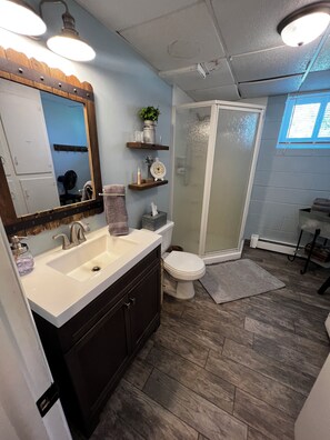 تجهيزات دش، مجففات شعر، مناشف، صابون