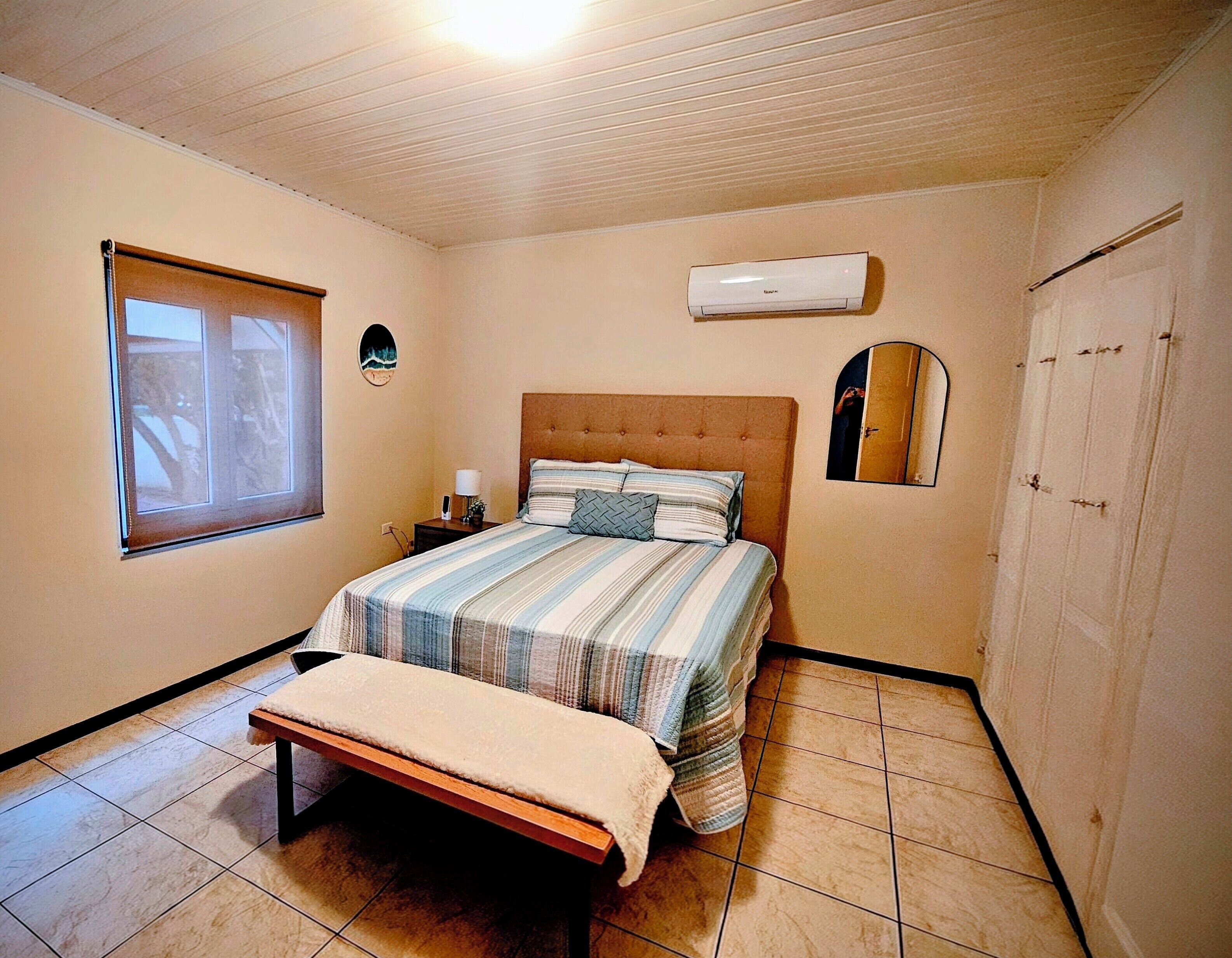 5 chambres, fer et planche à repasser, Wi-Fi gratuit, draps fournis