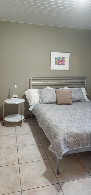 5 bedrooms, iron/ironing board, WiFi, bed sheets - New Listing!  Pool/Garden Oasis! 3bd/2bath home w/ 2 Casitas to rent if needed! (Oranjestad)