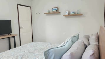 5 bedrooms, iron/ironing board, WiFi, bed sheets