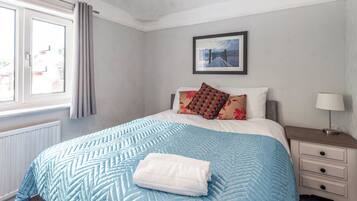 Iron/ironing board, WiFi, bed sheets