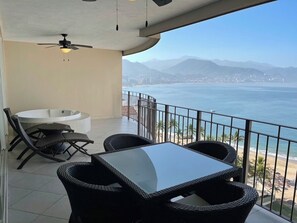 Terrace/patio - Beachfront in Puerto Vallarta | Spectacular view + pool + beach access (Puerto Vallarta)