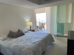 2 bedrooms, iron/ironing board, Internet, bed sheets - Beachfront in Puerto Vallarta | Spectacular view + pool + beach access (Puerto Vallarta)