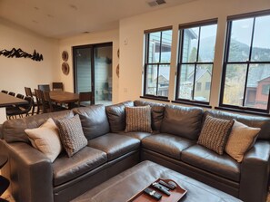 TV, fireplace - Snowcreek Resort Vacation Rental 1443 (Mammoth Lakes)