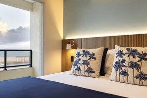 Room, 1 Queen Bed with Sofa bed, Accessible, Ocean View | Minibar, in-room safe, individually decorated, desk - Wyndham Natal Pitangui Praia (Extremoz)