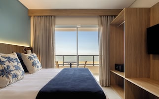 Minibar y caja de seguridad en la habitación