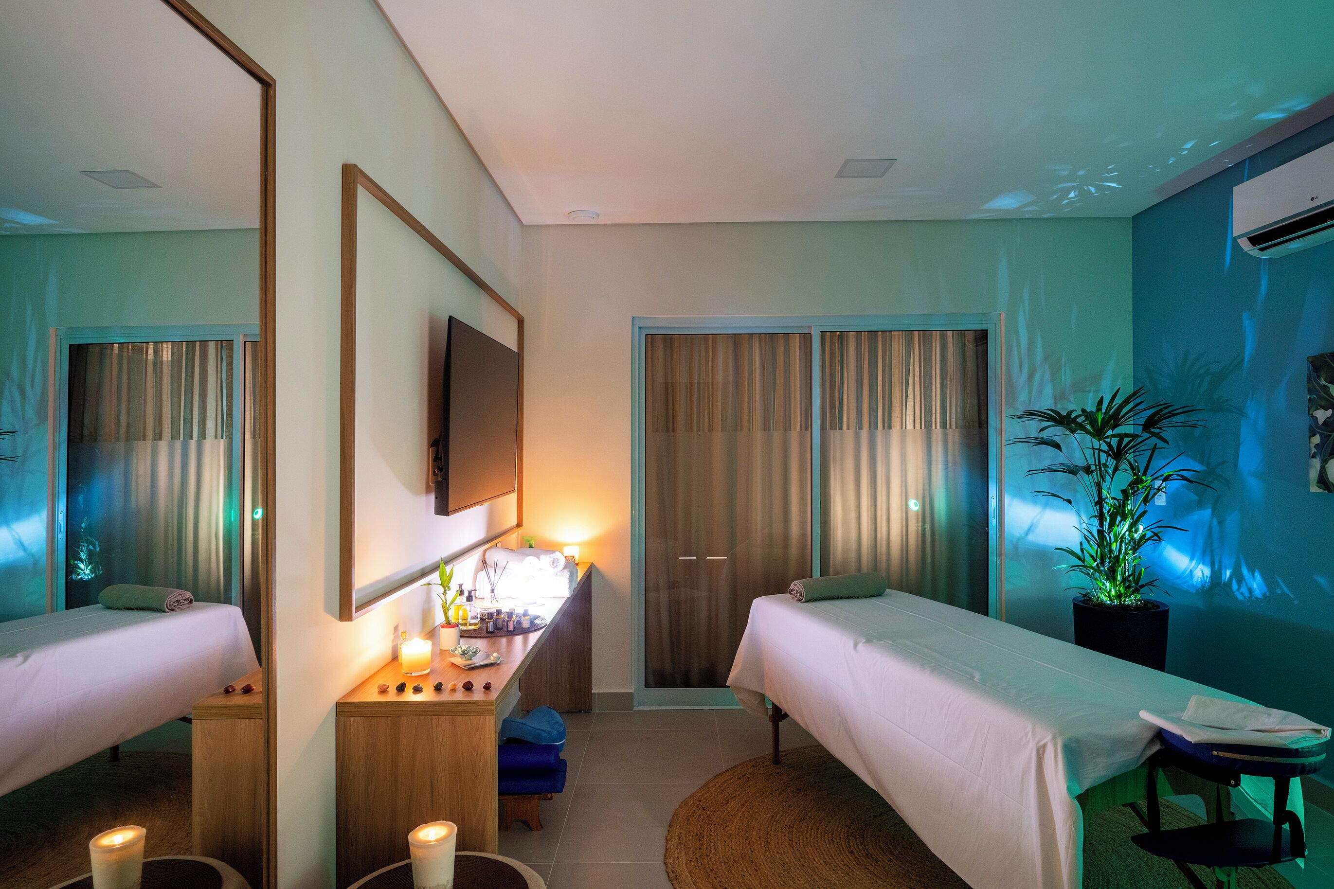 Sauna, massages des tissus profonds, massages