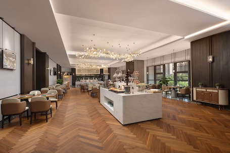 Dining. Ramada Plaza By Wyndham Wuhan Hanyang