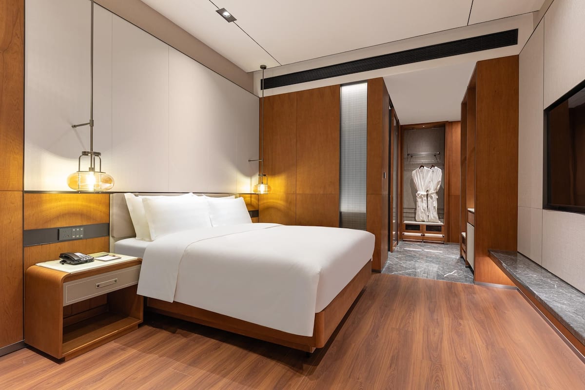 Room, 1 King Bed with Sofa bed, Non Smoking