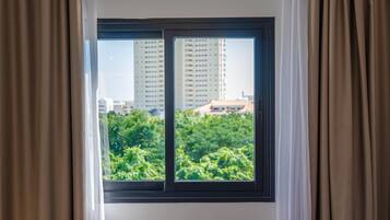 Huone, 2 parisänkyä, tupakointi kielletty, näköala puutarhaan