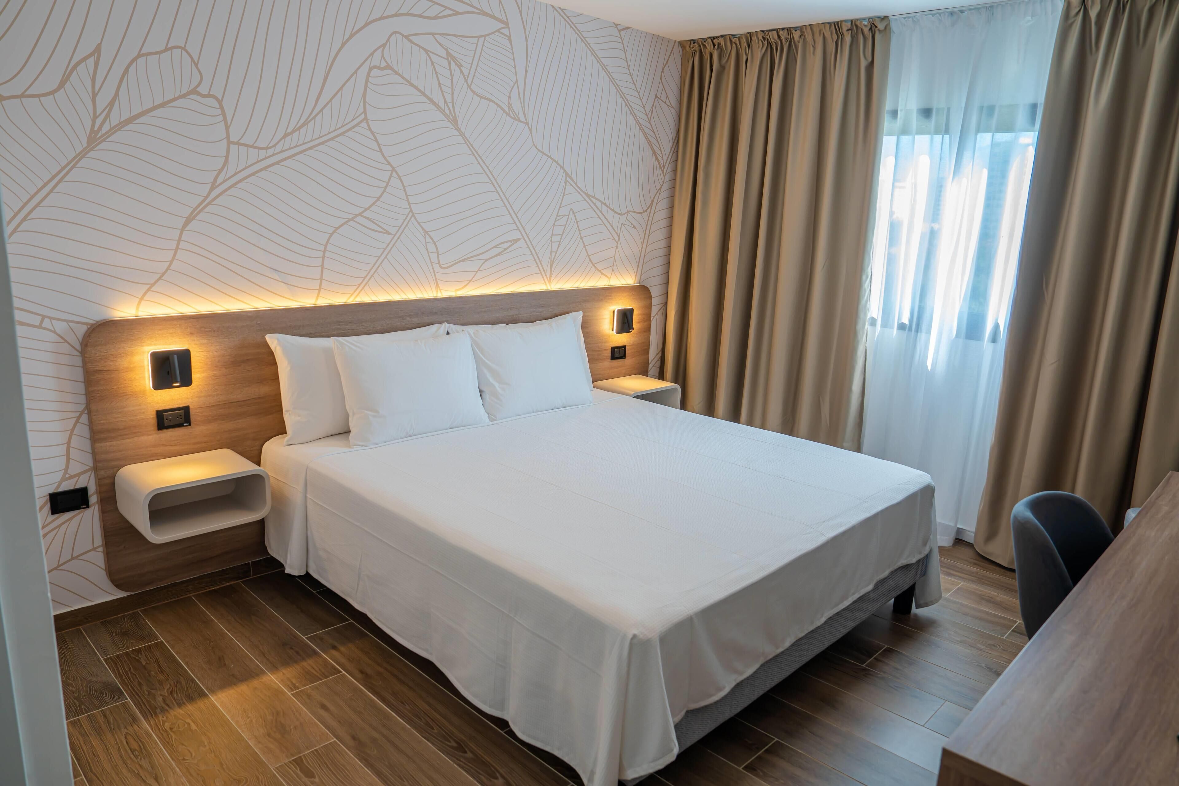 Room, 1 King Bed, Non Smoking | In-room safe, desk, laptop workspace, free WiFi