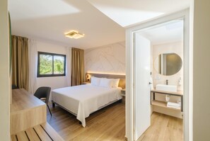 Suite, 1 King-Bett, Nichtraucher | Zimmersafe, Schreibtisch, laptopgeeigneter Arbeitsplatz