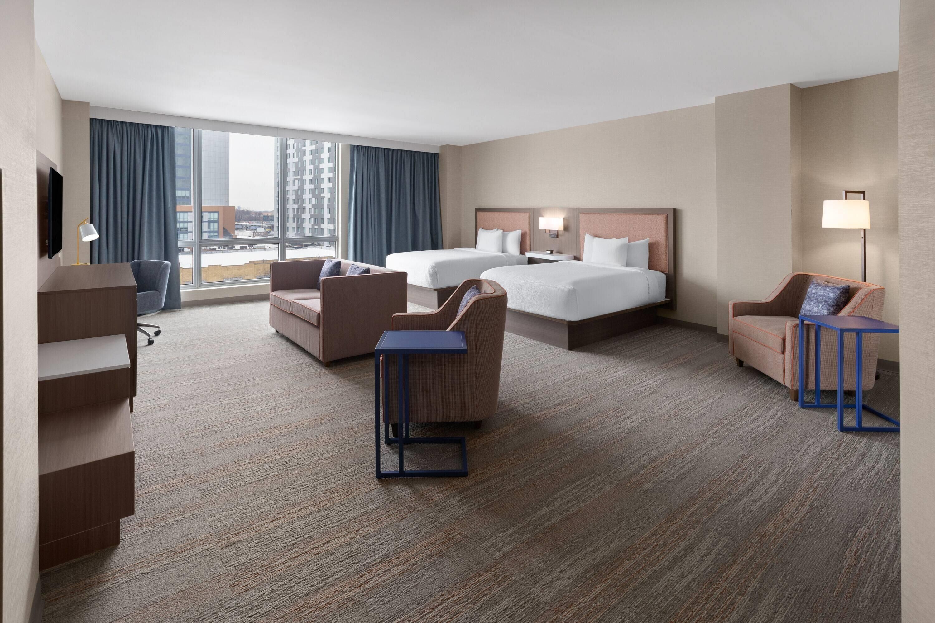 Estudio, 2 camas Queen size, para no fumadores | Caja de seguridad en la habitación y escritorio 