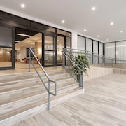 La Quinta Inn & Suites By Wyndham Queens NYC/JFK AirTrain