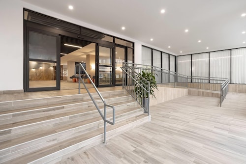 La Quinta Inn & Suites By Wyndham Jamaica Nyc/Jfk Airtrain