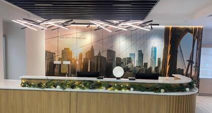 La Quinta Inn & Suites By Wyndham Jamaica Nyc/Jfk Airtrain