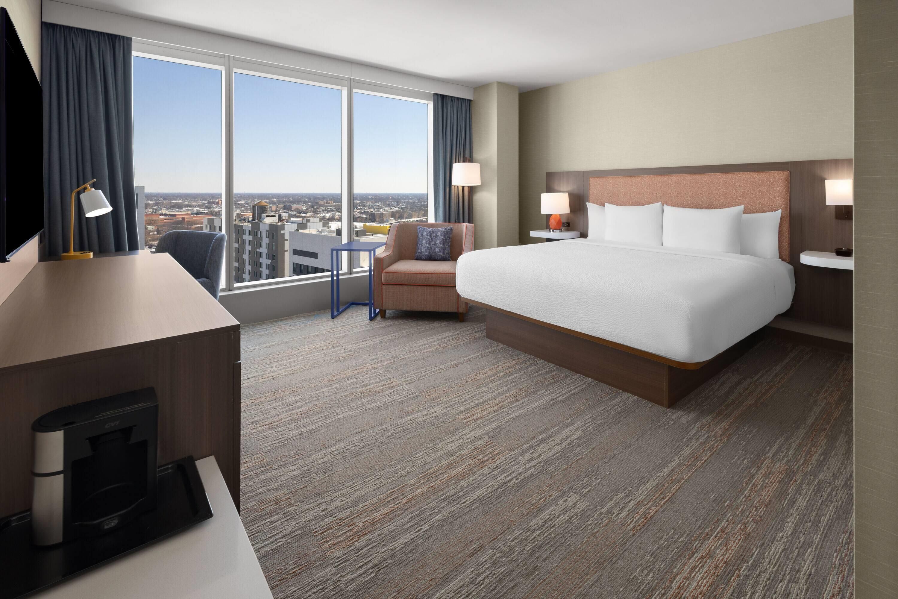 Habitación estándar, 1 cama King size, para no fumadores | Caja de seguridad en la habitación y escritorio 