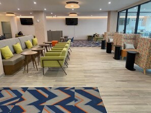 Lobby - La Quinta Inn & Suites By Wyndham Jamaica Nyc/Jfk Airtrain (Jamaica)
