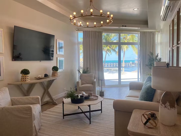 Smart TV - Styles Beach 1D - Luxury Beachfront Condo w/ Pool (San Pedro)