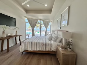 2 bedrooms, in-room safe, iron/ironing board, free WiFi - Styles Beach 1D - Luxury Beachfront Condo w/ Pool (San Pedro)