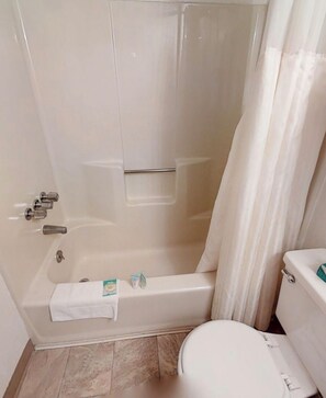 Shower, hair dryer, towels, soap - Week # 7 February 13th to 20th 2025
2-bedroom condo,Winter Park, Peak Ski Season (Fraser)