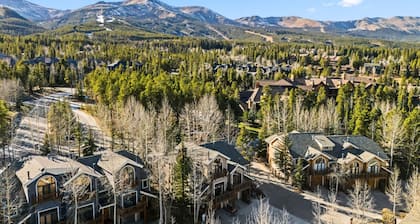 Premier Snowflake Lift Access | Updated Home w/ Hot Tub & Pool | Walk to Town