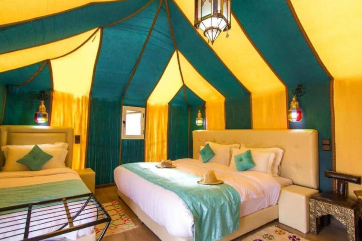 Caja de seguridad en la habitación y escritorio