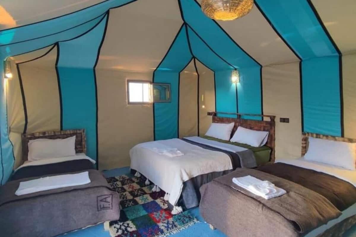 Caja de seguridad en la habitación y escritorio