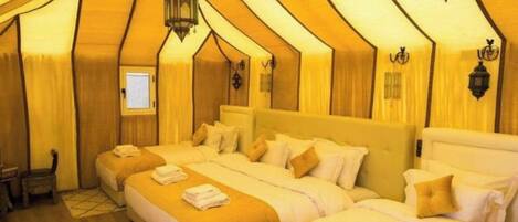 Een kluis op de kamer, een bureau