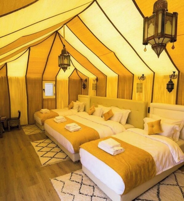 In-room safe, desk - Merzouga white camp (Merzouga)