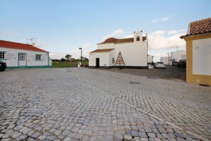 Exterior - Holiday Home 'Casa De Santa Rita' with Private Terrace, Wi-Fi and Air Conditioning (Vila Nova de Cacela)