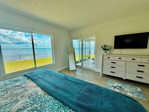 2 bedrooms, WiFi - Bayfront Home on Longboat Key w/Boat Lift (Longboat Key)