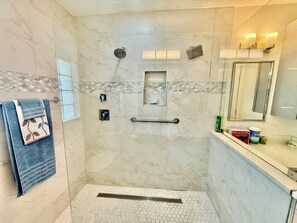 Bathroom - Bayfront Home on Longboat Key w/Boat Lift (Longboat Key)