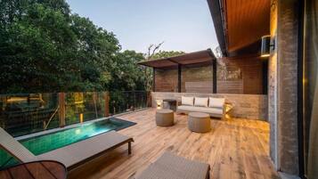 Luxury Suite, Garden View