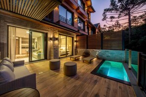 Luxury Suite, Garden View | Free WiFi