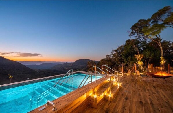 2 utendørsbassenger