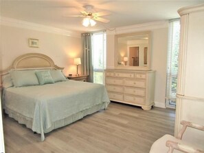 2 bedrooms, WiFi - BEACHFRONT VACATION RENTAL WITH FULL GULF VIEWS! (Longboat Key)