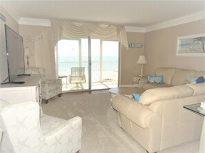 TV, DVD player - BEACHFRONT VACATION RENTAL WITH FULL GULF VIEWS! (Longboat Key)