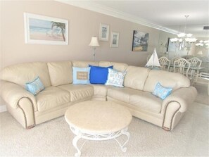 TV, DVD player - Beachfront Vacation Rental With Full Gulf View (Longboat Key)