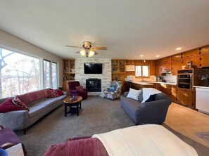 Télévision, cheminée