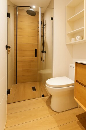 Shower, hair dryer, towels, soap - Modern Downtown Punta Cana Escape – Pool, Gym & Perfect Location (Punta cana)