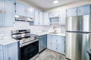 電子レンジ、オーブン、コンロ、食器洗い機